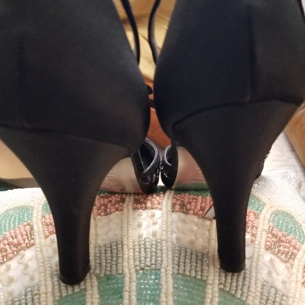 SHOES - Picture 2 of 4